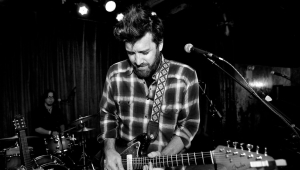 Image of Bob Schneider w/ Foxi Moxi
