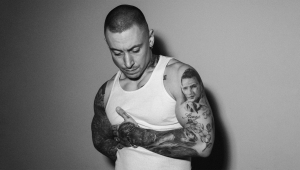 Image of Noah Gundersen w/ Runner